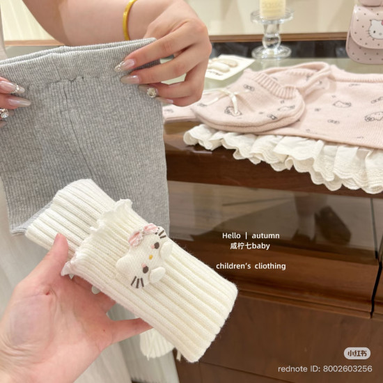 طقم صوف بناتي هيلوكاتي مع شنتة ٢-٦ سنوات