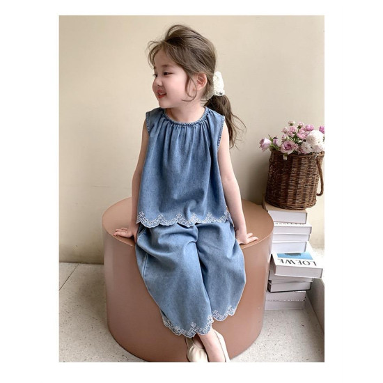 طقم جينز مميز متوفر ٢-٧ سنوات 