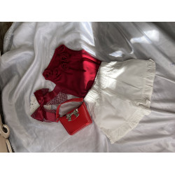 طقم بلوزه حمراء مع شورت 