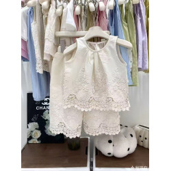 طقم بناتي فخم وانيق مطرز بالدانتيل ٢-٦ سنوات