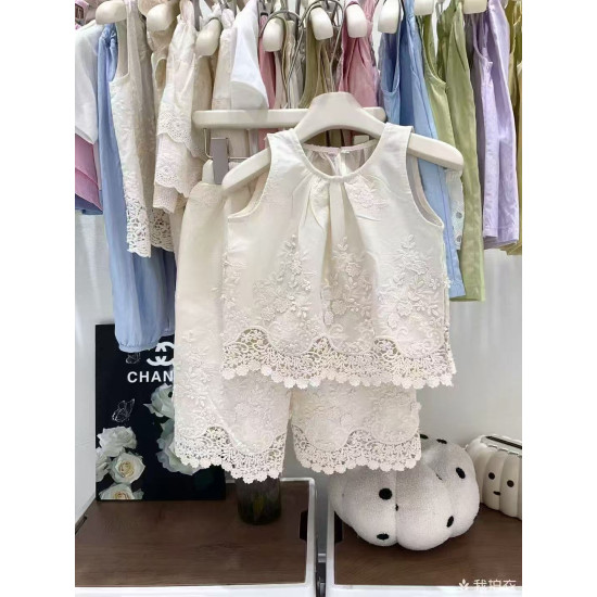 طقم بناتي فخم وانيق مطرز بالدانتيل ٢-٦ سنوات