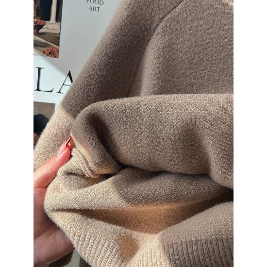 طقم صوف باللون البني مع فست فرو ببج 