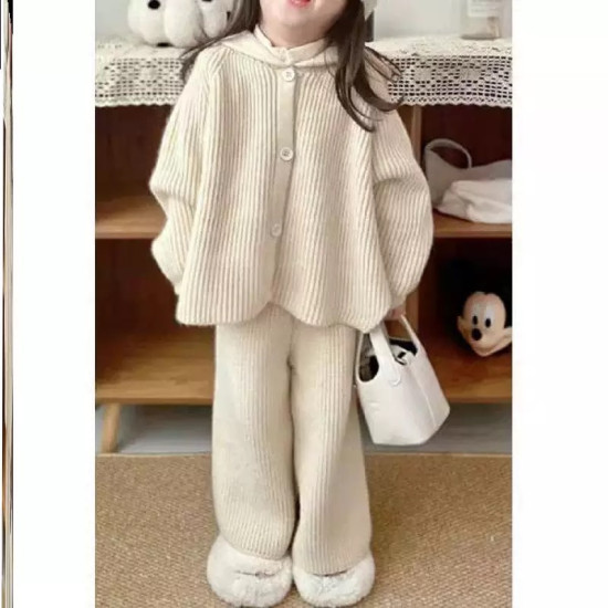 طقم صوف انيق مع فستة فرو