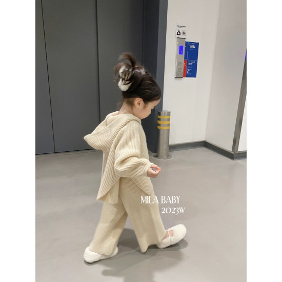 طقم صوف انيق مع فستة فرو