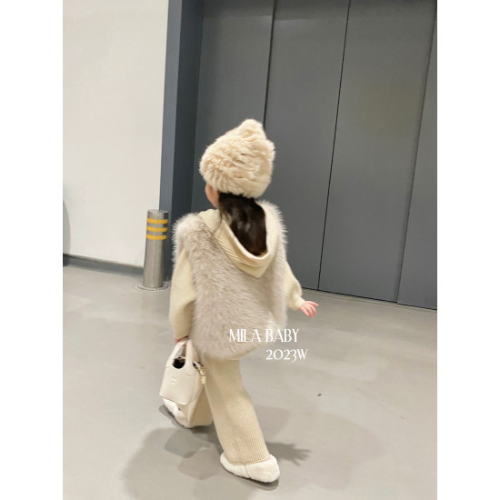 طقم صوف انيق مع فستة فرو