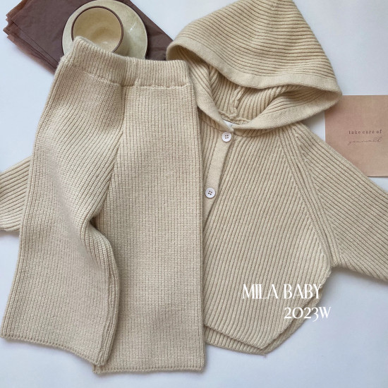 طقم صوف انيق مع فستة فرو