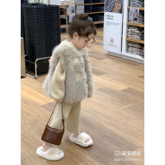 طقم صوف انيق مع فستة فرو