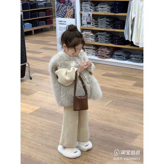 طقم صوف انيق مع فستة فرو