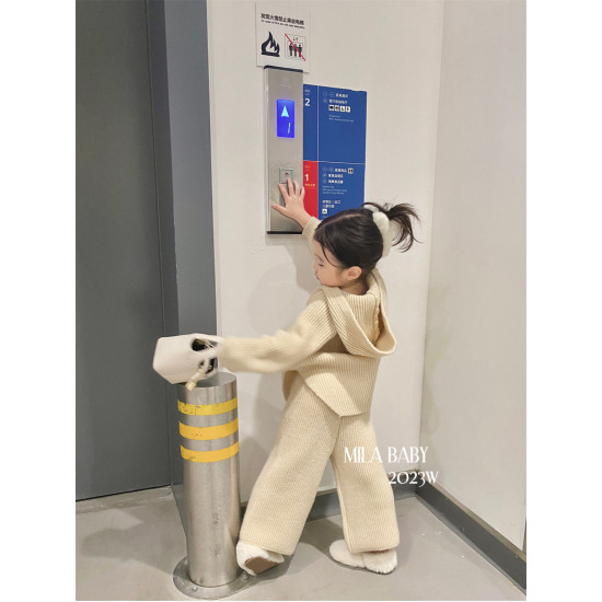 طقم صوف انيق مع فستة فرو