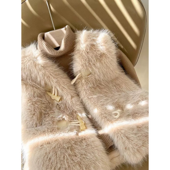 طقم صوف باللون البني مع فست فرو ببج 