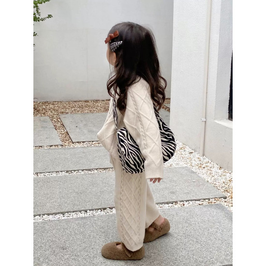 طقم صوف تريكو  لون بيج مع فست نفخ لون بني 