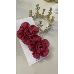 قطعتان ورد لون برغندي