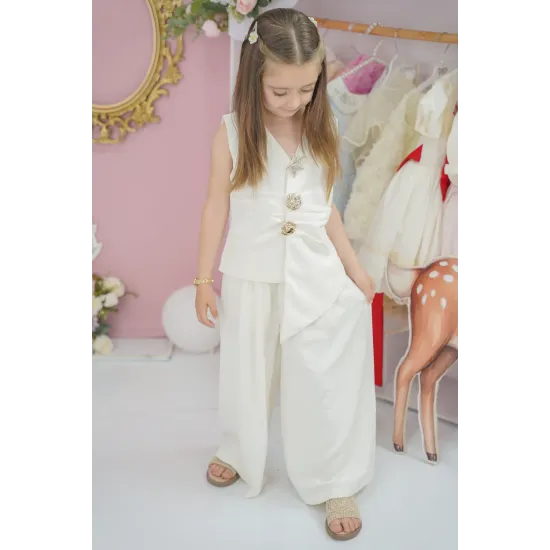 طقم نجمة باللون الابيض ٥-١١ سنة