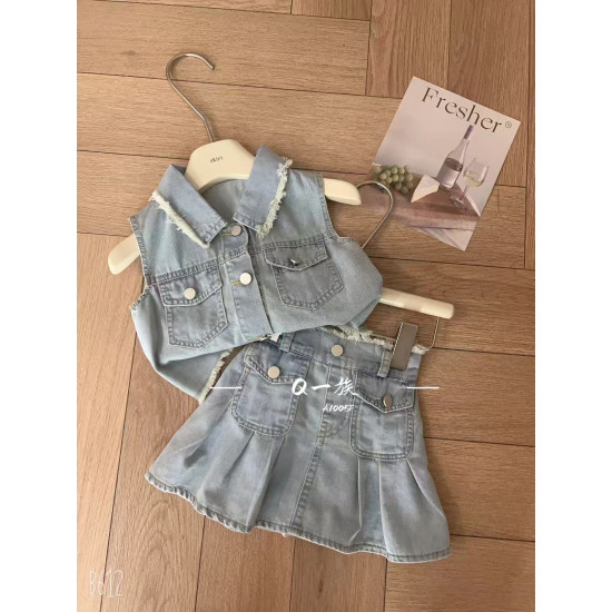 طقم بناتي جينز ماركة ٣-٦ سنوات 